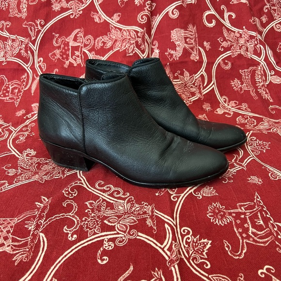 Sam Edelman low leather black side zip booties size 8.5 - Picture 4 of 10